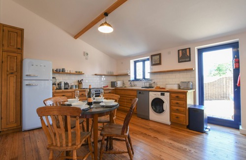 Sotherton Cottage | ONNA'S STABLE, SOTHERTON, pet friendly, with open fire in Halesworth