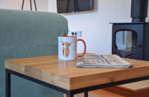 Sotherton Cottage | ONNA'S STABLE, SOTHERTON, pet friendly, with open fire in Halesworth