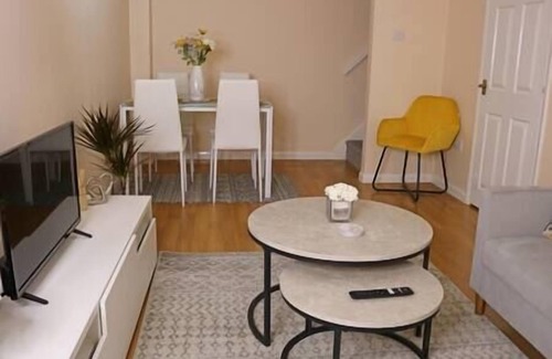 Colchester Apartment | OnSiteStays - Charming 2-Bedroom in Colchester