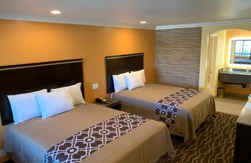 Montclair Hotel | Ontario Inn & Suites