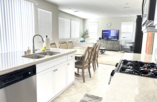 San Gabriel Valley Villa | Ontario Mills & Claremont colleges single Villa