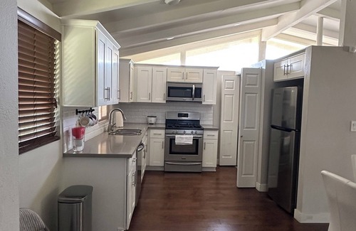 Ontario House | Ontario One Story 4B2B 6Guests Home Away From Home, California