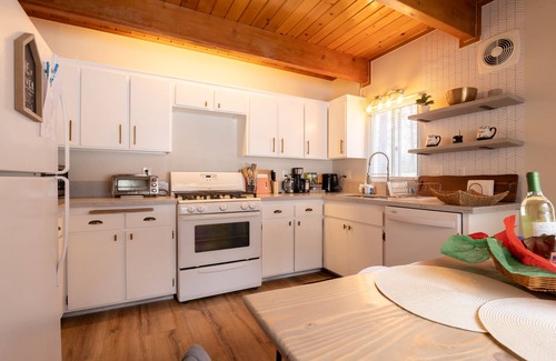 Big Bear City Cabin | "Onward Cabin" Charming country cabin set in a serene wood setting, pets welcome