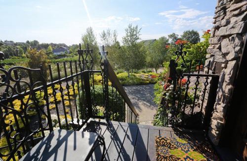 Templeton Apartment | ONX WINES - Briarwood Apartment