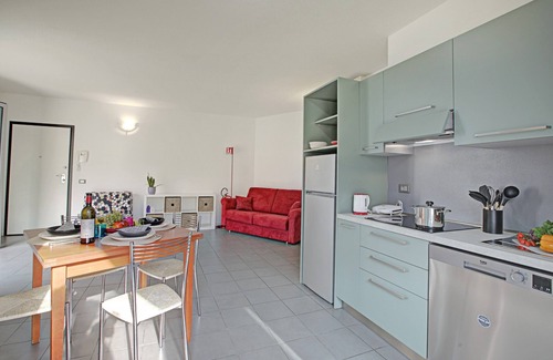 Toscolano Maderno Apartment | Onyx House With Shared Pool, Toscolano Maderno, Italy