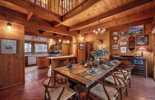 Healesville House | Onyx Retreat Yarra Valley | Spa, Sauna on 13 Acres