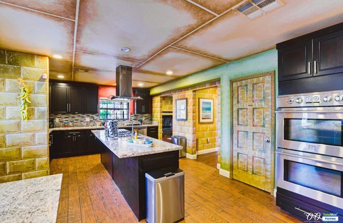 Las Vegas House | OO Urban Oasis 9BD/8BA Villa Near Vegas Strip-3.4mi