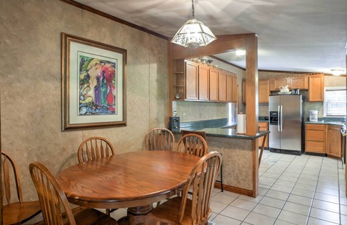Ooltewah Cabin | Ooltewah Cabin w/Grill, Pool Table & Porch!