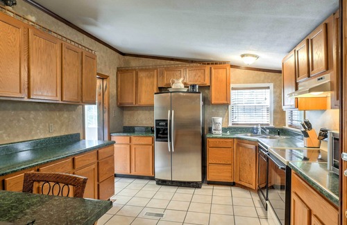 Ooltewah Cabin | Ooltewah Cabin w/Grill, Pool Table & Porch!