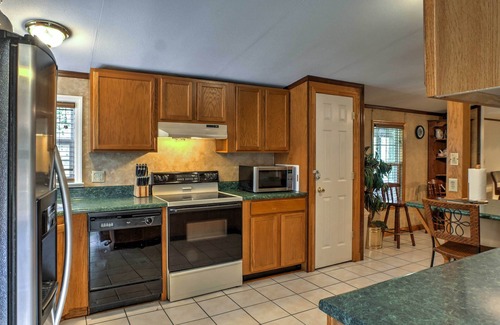 Ooltewah Cabin | Ooltewah Cabin w/Grill, Pool Table & Porch!
