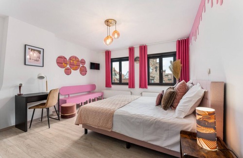 Historical Center Bruges Hotel | Oompa Loompa’s Pink Chocolate Room!