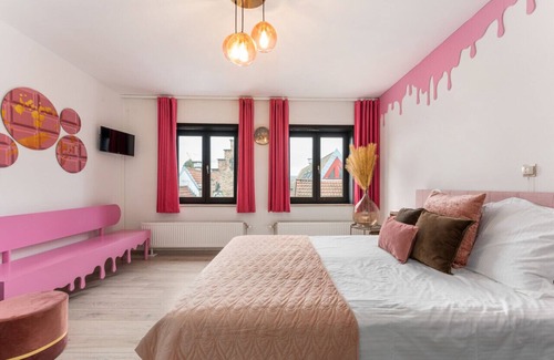 Historical Center Bruges Hotel | Oompa Loompa’s Pink Chocolate Room!