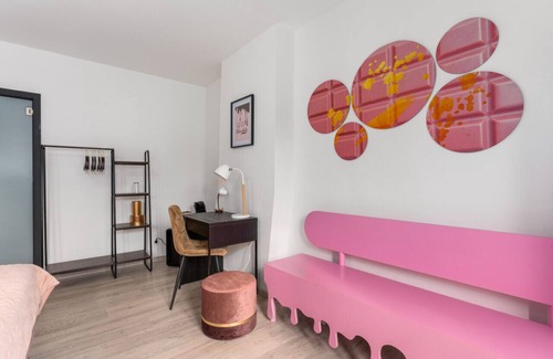 Historical Center Bruges Hotel | Oompa Loompa’s Pink Chocolate Room!