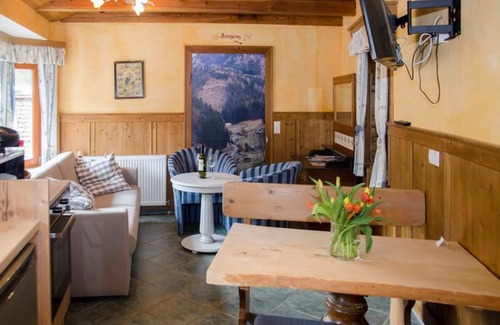 Schwarzenbach an der Pielach Apartment | Open-plan vacation home with balcony