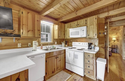 Gilbert Cabin | Opacare Getaway 0.4m to Marina