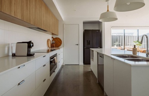 Hawley Beach House | Opal - Family Beach House Hawley