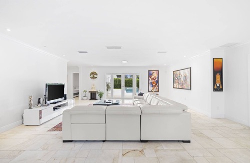 Ludlam House | Opal Oasis Luxury Home - Private Pool & Spa!