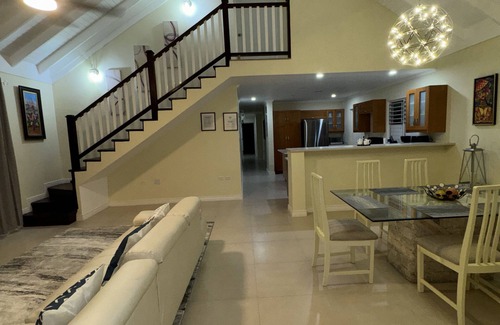 St. Ann's Bay Villa | Opal Villa @ The Crest Luxury 4-Bedroom Getaway with Pool & Private Beach Access