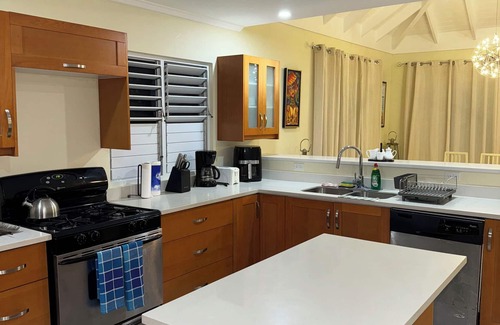 St. Ann's Bay Villa | Opal Villa @ The Crest Luxury 4-Bedroom Getaway with Pool & Private Beach Access