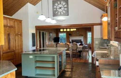 Newberg House | Open Air Therapy In The Heart Of Wine Country - 3 bedroom, sleeps 12