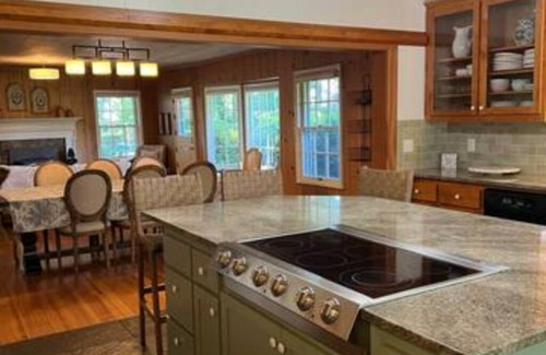 Newberg House | Open Air Therapy In The Heart Of Wine Country - 3 bedroom, sleeps 12