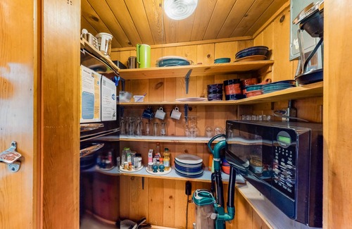 Joseph Cabin | Open and Attractive House Close to the Lake w/Free WiFi & Wood-Burning Fireplace