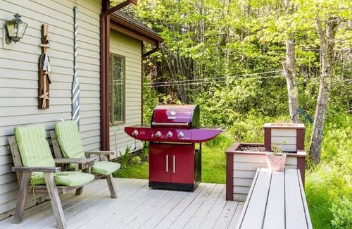Hall Quarry House | Open and Sunny Saltbox Central to all of Acadia