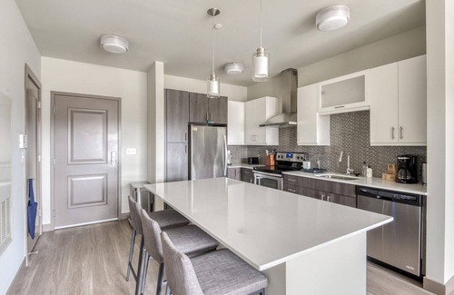 Burlington Apartment | Open Burlington 1BR w/Gym & W/D, nr Dining & Shops, by Blueground