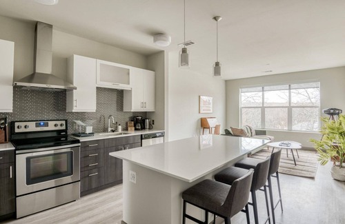 Burlington Apartment | Open Burlington 1BR w/Gym & W/D, nr Dining & Shops, by Blueground