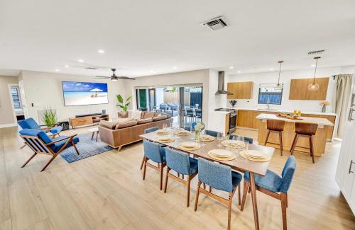 Bermuda Riviera House | Open Concept Bungalow Beach Proximity Lush Neighborhood Pearl Key