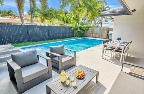 Bermuda Riviera House | Open Concept Bungalow Beach Proximity Lush Neighborhood Pearl Key