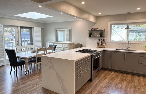 Delta House | Open concept living with a Huge Games room - 5min drive to the beach!