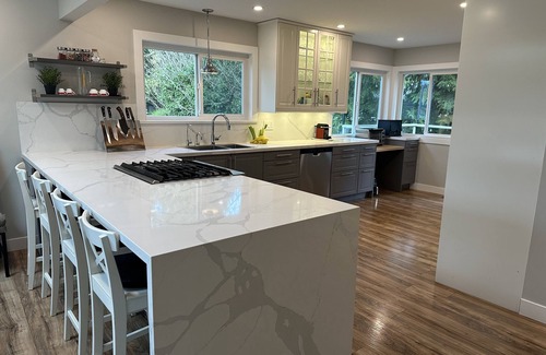 Delta House | Open concept living with a Huge Games room - 5min drive to the beach!