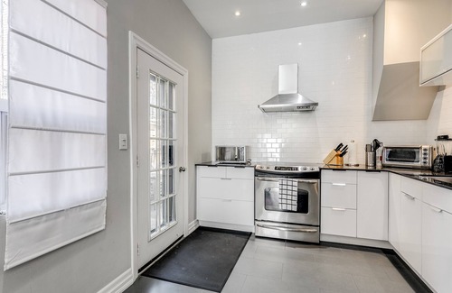 Palmerston Apartment | Open Concept Modern Little Italy Home