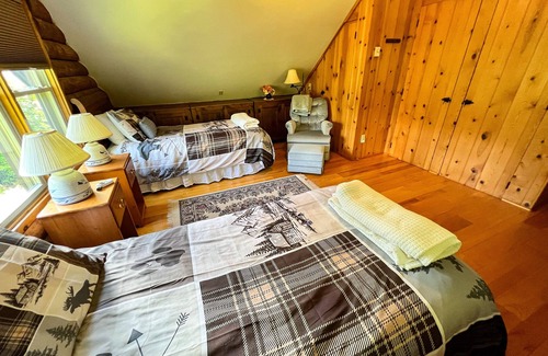 Lansing Cabin | OPEN FOR BOOKINGS! 2BR/1BA Hot Tub & Mtn Views