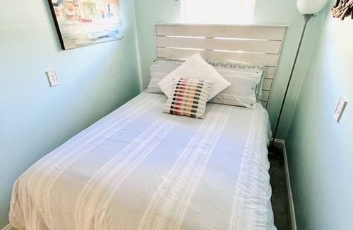 Villa Segunda House | Open, ground level bungalow-just minutes from the beach