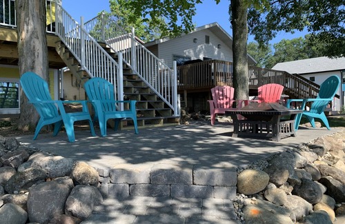 North Webster House | OPEN HOUSE SEPT. 29! Beautiful Lakefront Home - Flexible Renting October-May