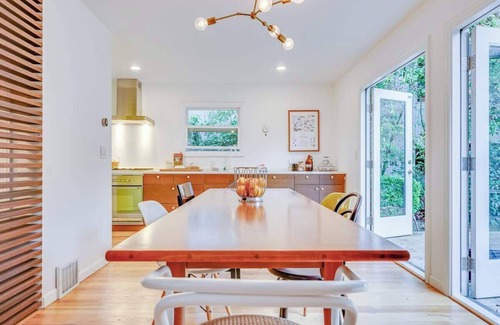 Stevens House | Open Layout w/Patio! Cozy 2BR by the UW Arboretum
