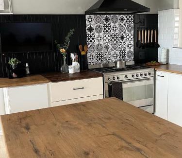 Eikenbosch House | Open living family home in the Winelands