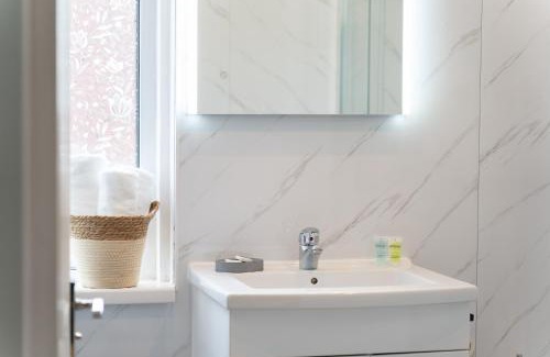 Portsmouth Apartment | Open Mind Property - Apartment with 2 Beds