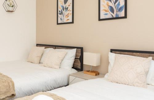 Southsea Apartment | Open Mind Property - Hot Tub,14 Guests & Free Parking