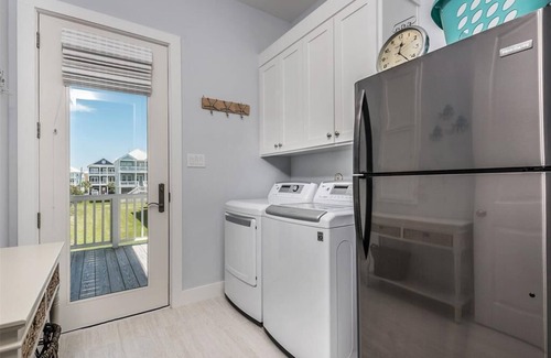Beachside Village House | OPEN NOW THRU THE HOLIDAYS! Beachside Home, Walk to Beach 4Bedroom Sleeps 12