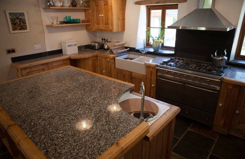 Bideford House | Open-plan, beautiful family house, near beach. Now re-open for bookings