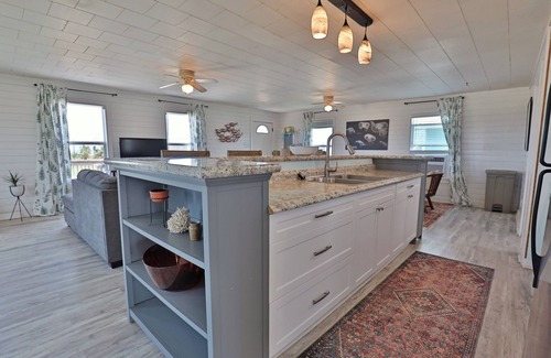 San Luis Beach House | Open plan house w/close Beach Access & both Ocean & Bay Views