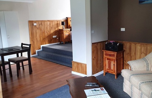 Moina Cottage | Open plan studio, kitchenette, en-suite bathroom