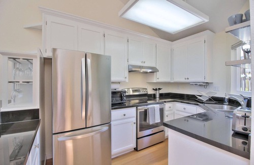 San Carlos Apartment | Open San Carlos 2BR w/Parking & W/D, walk to Restaurants, by Blueground