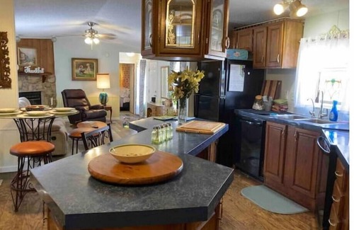 Brady House | Open Sky Guesthouse: open, airy, centrally located