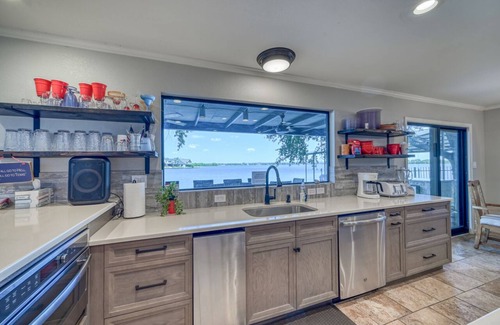 Horseshoe Bay House | Open Water! Boat & 2 JetSki Docks, Gorgeous Swim Area, Water Toys, Pool Table!