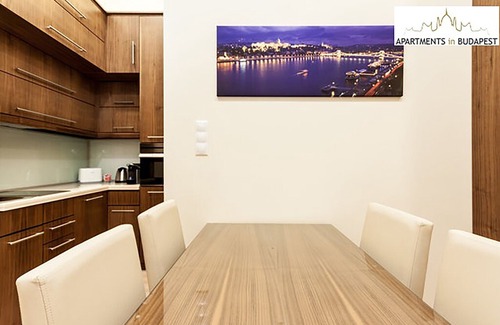 Terezvaros Apartment | Opera Balcony Apartment