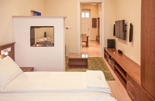 Terezvaros Apartment | Opera Balcony Apartment